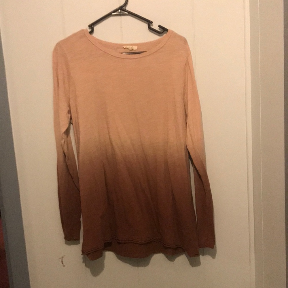 Easel two toned top